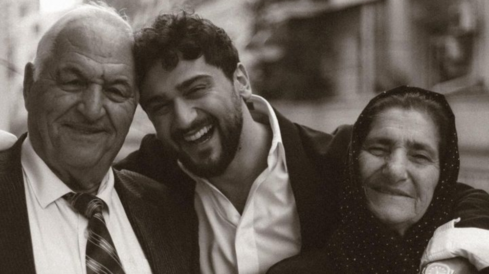 Coni ilk dəfə nənə və babası ilə fotosessiya etdirdi