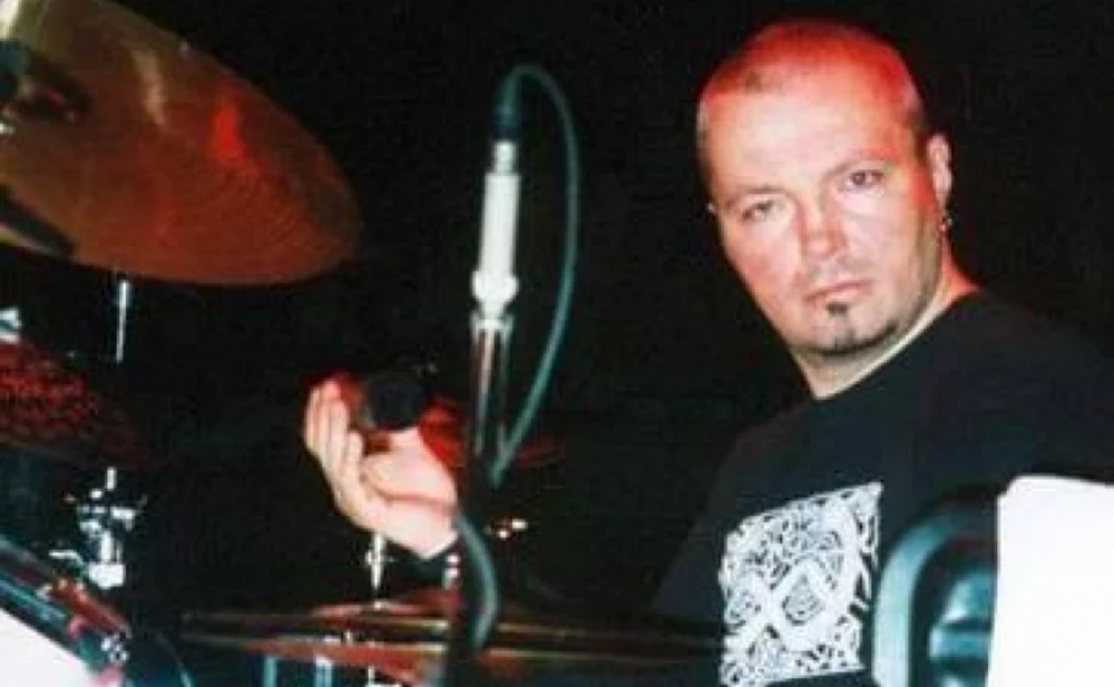 Rusiyalı musiqiçi evində ölü tapıldı