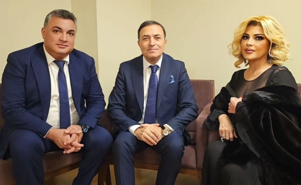 Mətanət İsgəndərli onların da üzünə fotoşop etdi