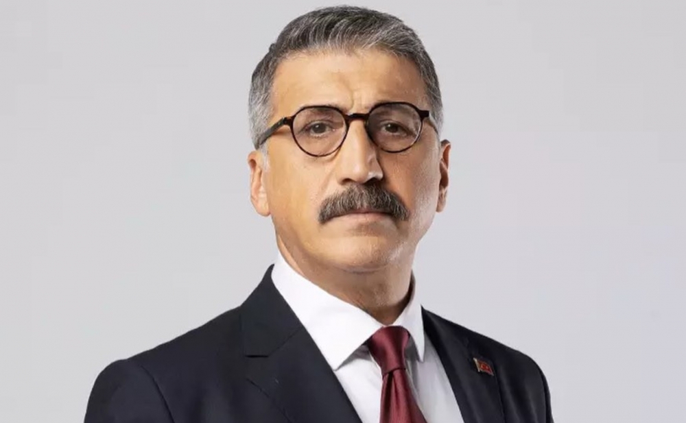 "Bambaşka biri"nin aktyoru aparıcılıq edəcək
