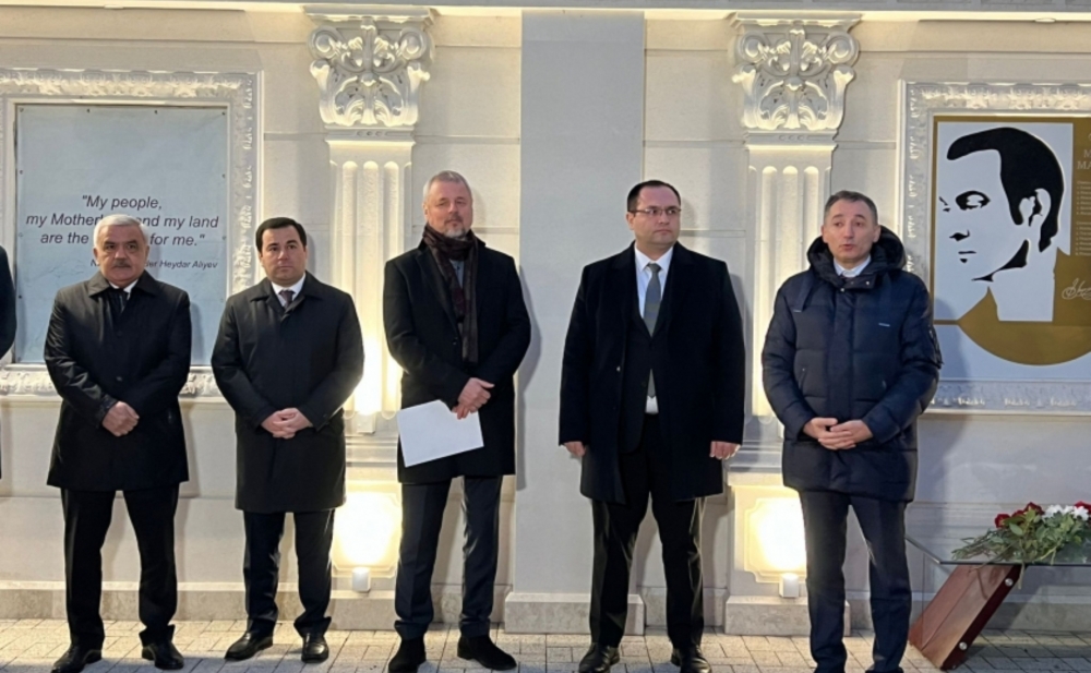 Moldovada Müslüm Maqomayevin barelyefi açıldı - Fotolar