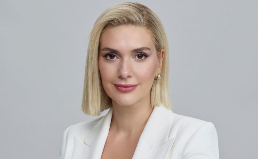 Bergüzar Korel yenidən dəyişdi