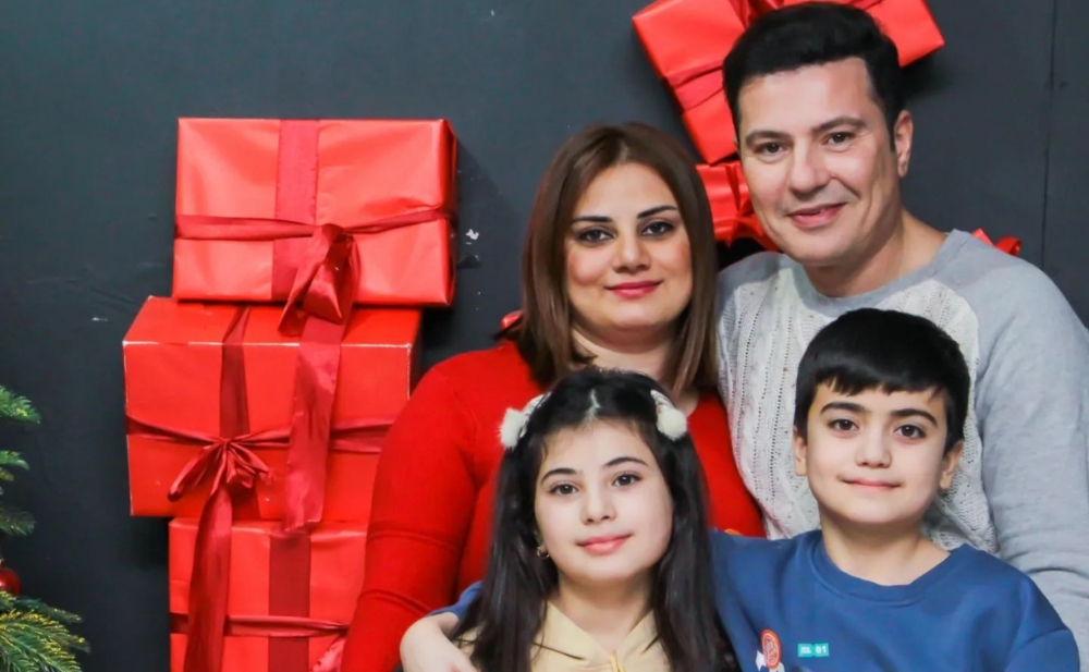 Əməkdar artist ailəsini başına yığıb fotosessiya etdirdi