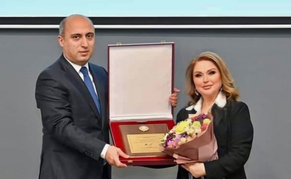 Prezidentin fəxri diplomu Mələkxanım Eyubovaya təqdim edildi - Fotolar