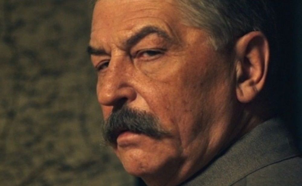 "Stalin" rolunu oynayan aktyor vəfat etdi