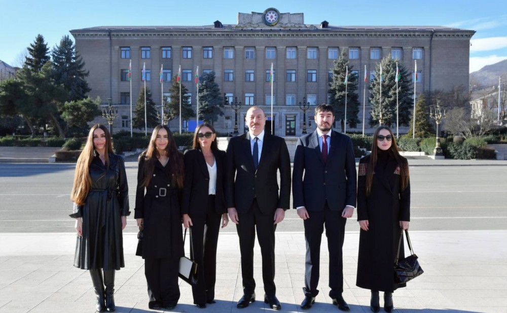 Prezidentlə ailəsinin Xankəndidən - Fotoları