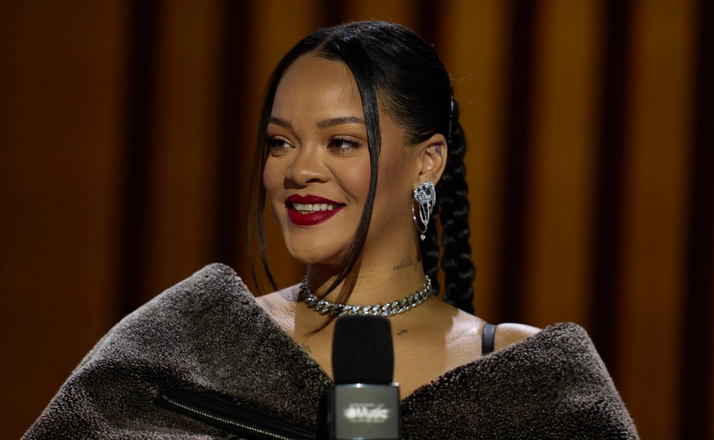 Rihanna dəyişdi - Fotolar