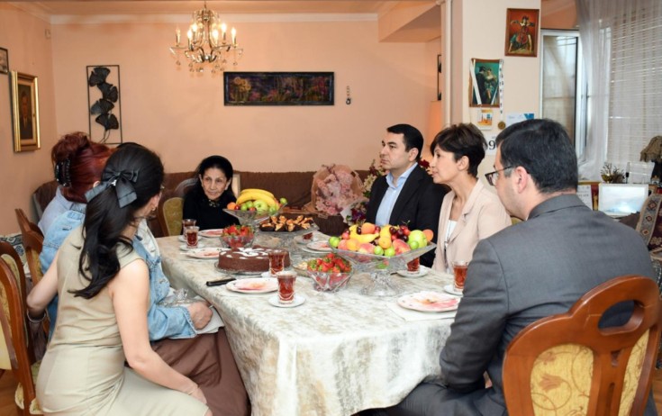 Nazir Xalq artistini evində təbrik etdi - Fotolar