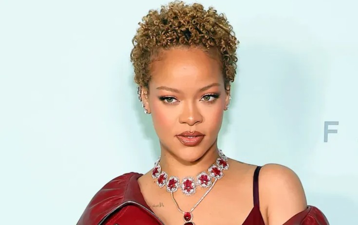 Rihanna uzun müddətdən sonra - Fotolar