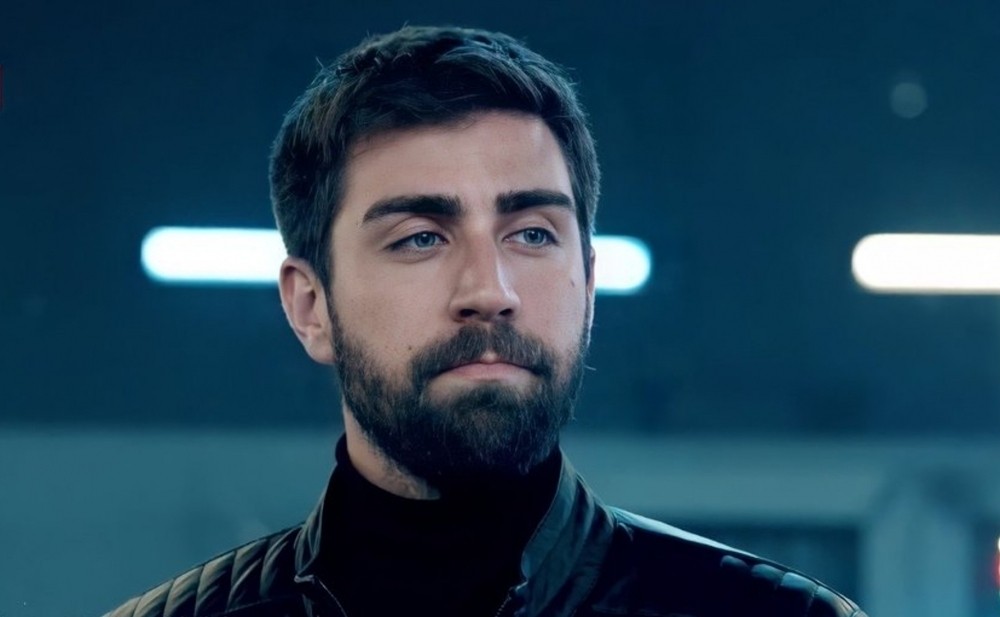 Çağlar Ertuğrul yeni serialda