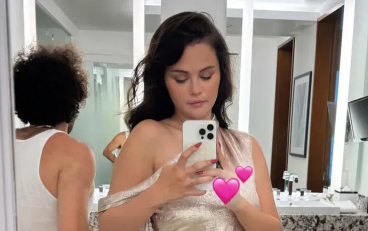 Selena Qomez nişanlanıb? - Foto