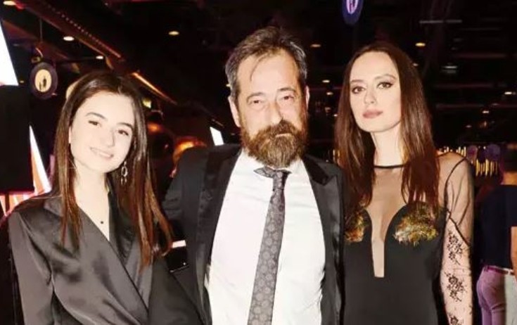 55 yaşlı müğənninin ikinci övladı olacaq