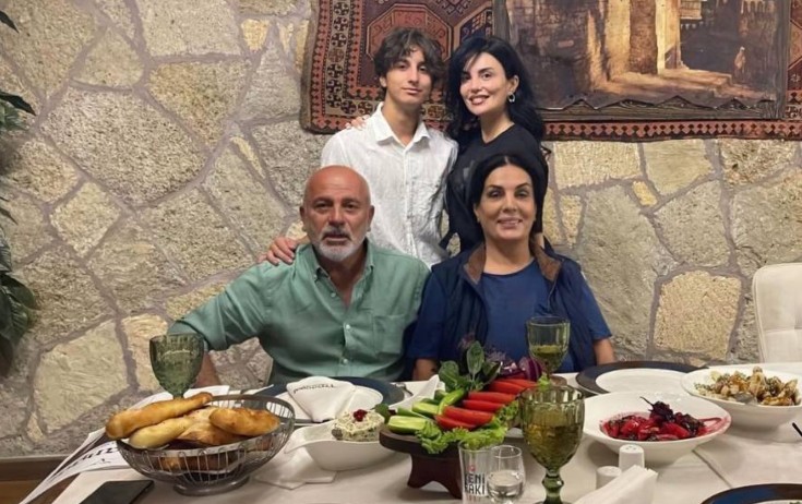 Çiçək valideynlərinin fotosunu paylaşıb bunları yazdı - Fotolar