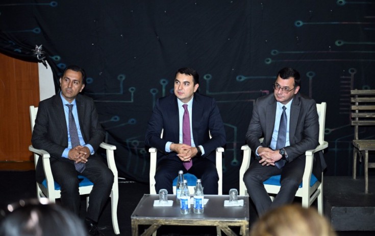 "Yuğ Teatrının bina problemi qısa zamanda həll ediləcək" - Nazir