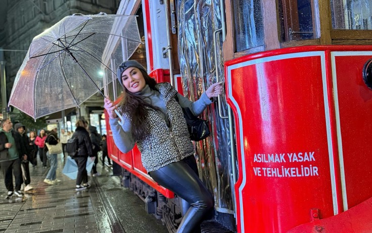 Fatimə İstanbulda qadağan olunmuş bu hərəkəti etdi - Fotolar