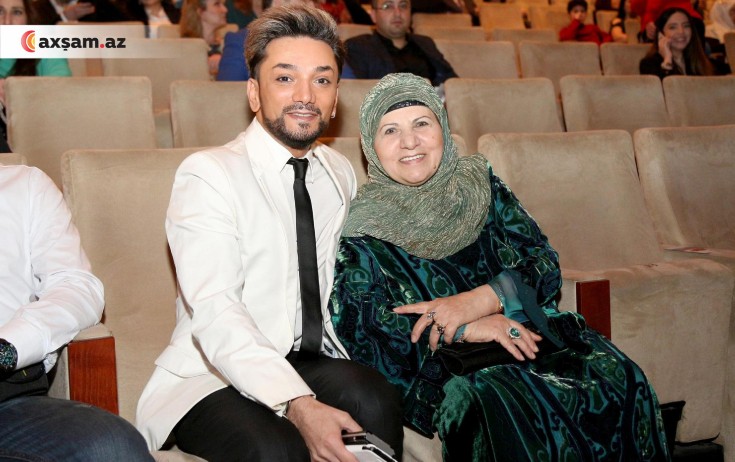 Faiq Ağayevdən anasına ad günü təbriki - Video