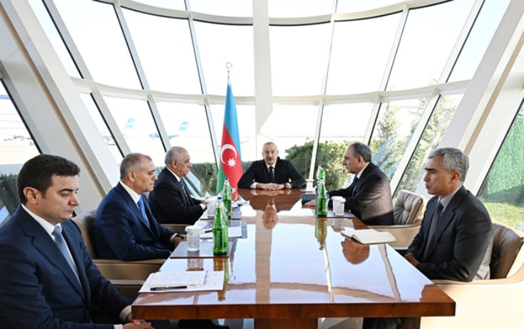 Prezident təcili müşavirə keçirdi - Fotolar+Yenilənib