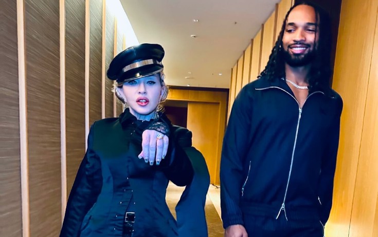 Madonna 28 yaşlı sevgilisi ilə nişanlanıb?