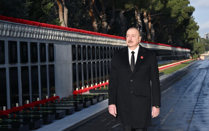 Prezident Şəhidlər xiyabanında - Fotolar