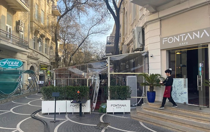 “Fəvvarələr” meydanındakı qanunsuz tikilinin sökülməsinə başlanıldı - Fotolar