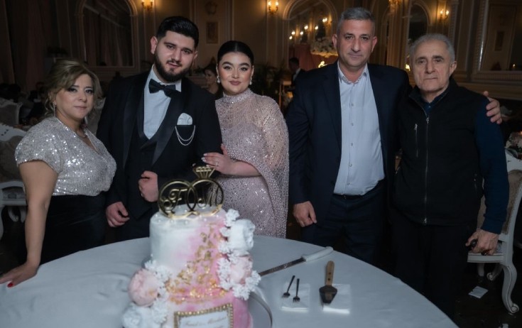 Fərqanə Qasımova qudalarının fotosunu paylaşdı