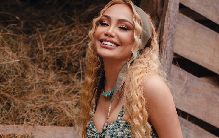 Nura Suri 19 yaşında - Foto