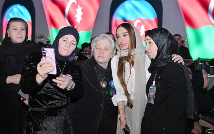 Arzu Əliyeva şəhid anaları ilə iftar süfrəsində - Fotolar