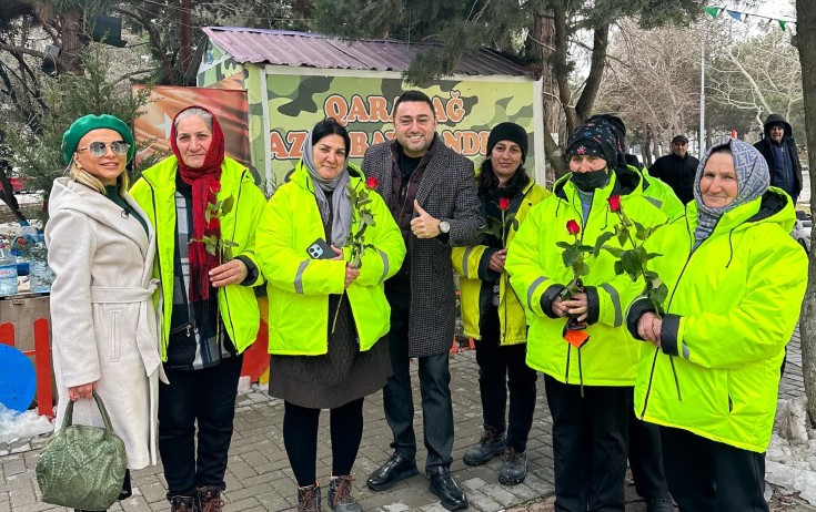 Süpürgəçi qadınları belə sevindirdi - Fotolar