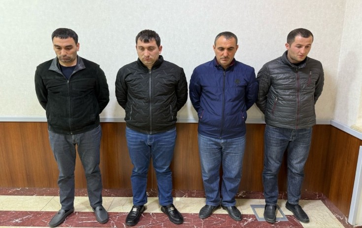 Yolun ortasında sürücünü döyənlər həbs edildi