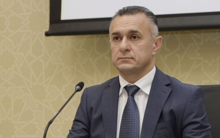 Nazir plastik cərrahların sənədlərinin yoxlanılmasından danışdı