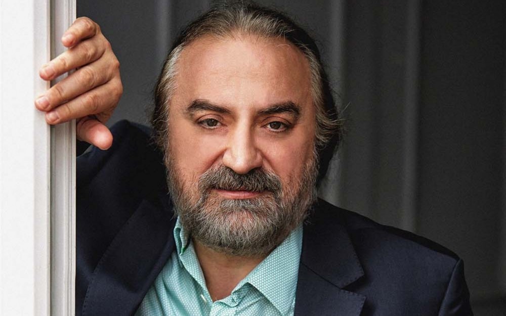 Volkan Konak səhnədə vəfat etdi - Video