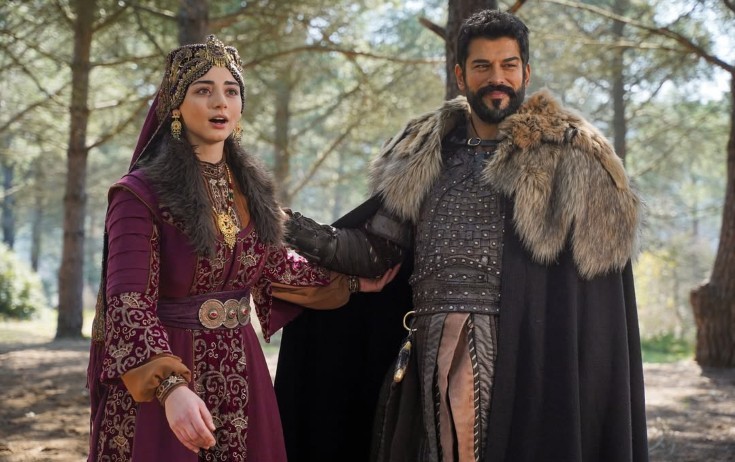 "Kuruluş Osman"ın aktyoru 13 illik sevgilisi ilə evlənir - Fotolar