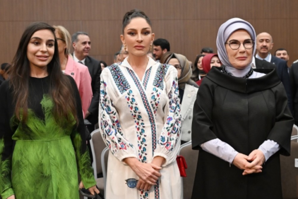 Mehriban Əliyeva qızı ilə Antalyada panel iclasında - Fotolar