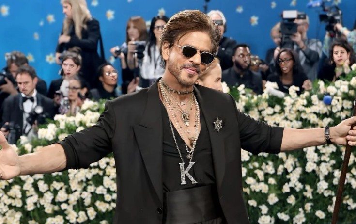 Şahrux Xan ilk dəfə "Met Gala"da - Fotolar
