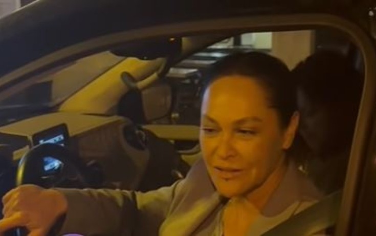 Hülya Avşardan əkizləri üçün yardım istəyən şəxsə reaksiya - Video
