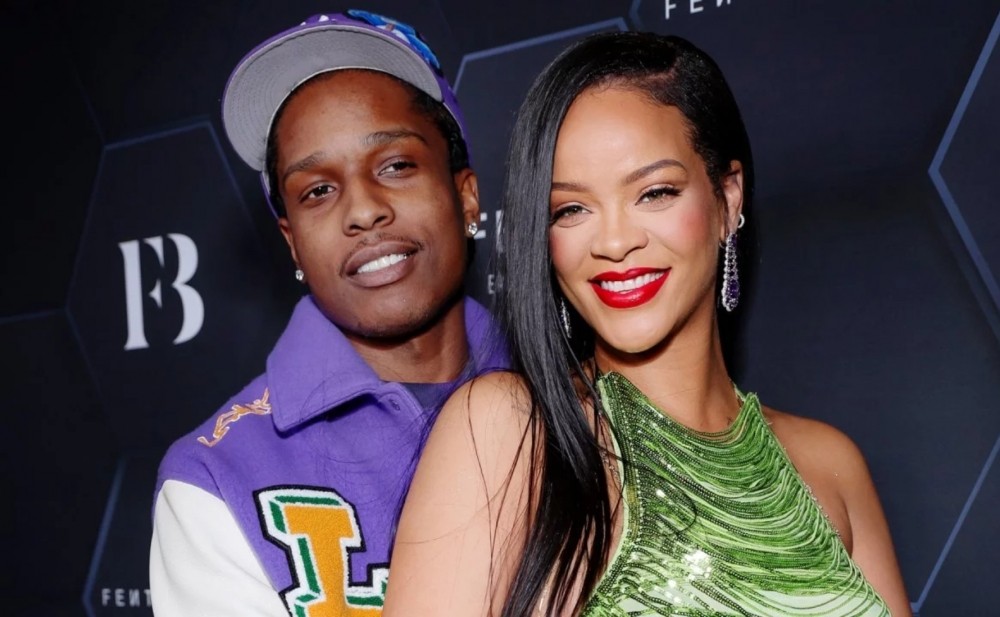 Nişanlısı Rihannanın siluetində üzük hazırlatdırdı - Foto