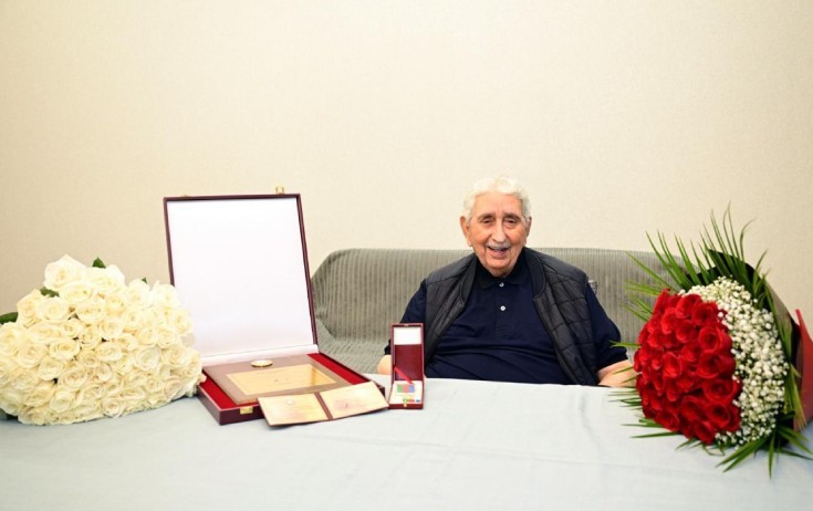 Arif Babayevə Prezident mükafatı təqdim edildi - Foto