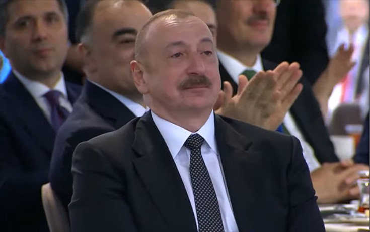 Prezident Laçında kövrəldi - Video