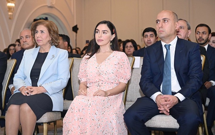 Leyla Əliyeva məzun günündə - Fotolar