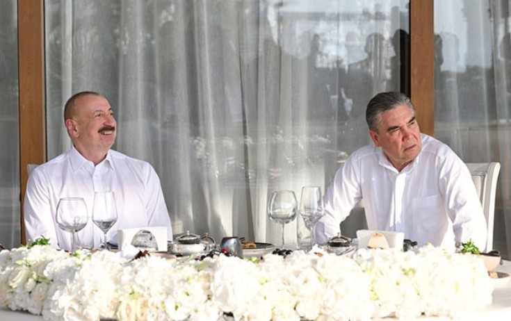 Prezident Berdiməhəmmədovla nahar süfrəsində