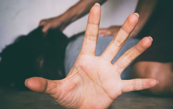 “TikTok”da tanış olduğu qadının uşaqlarına tərbiyə adı ilə - Dəhşətli işgəncələr verdi