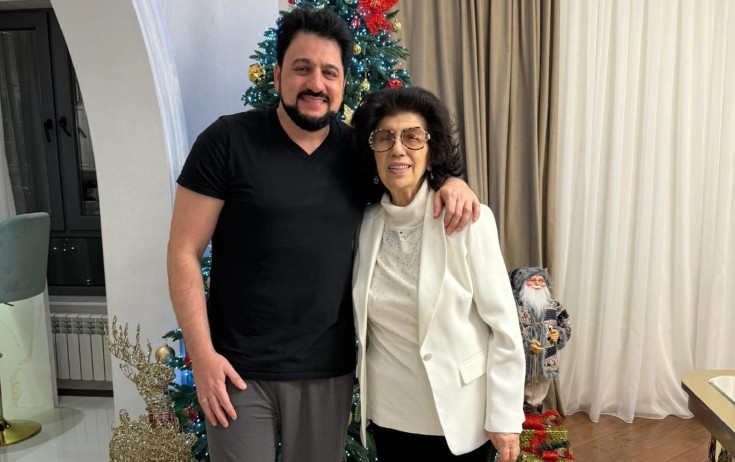 Yusif Eyvazov anası ilə foto paylaşıb bunları yazdı