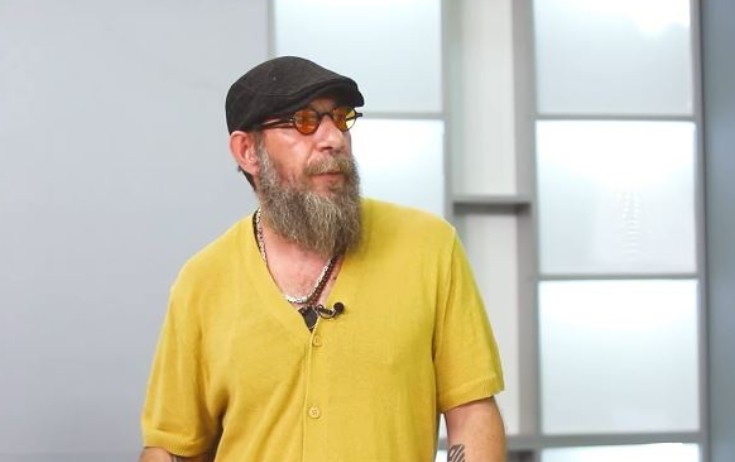 "Fəxri ad almaq üçün kimlərəsə müraciət etməlisən"