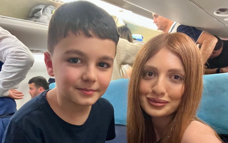 Təyyarədə bələdçi Aydanla rastlaşıb foto çəkdirdi