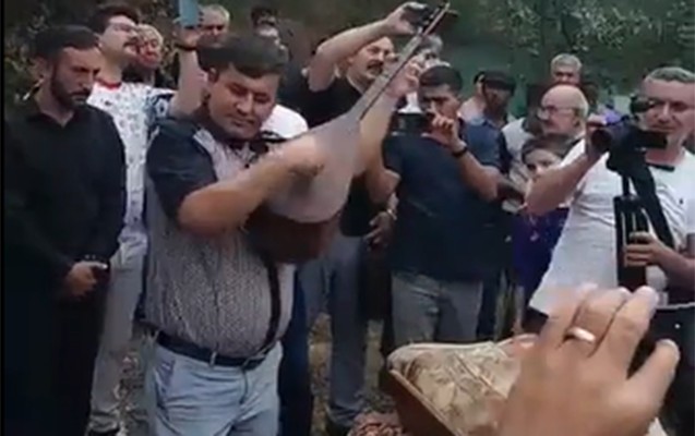 Məmməd İsmayılı son mənzilə saz havası ilə yola saldılar
