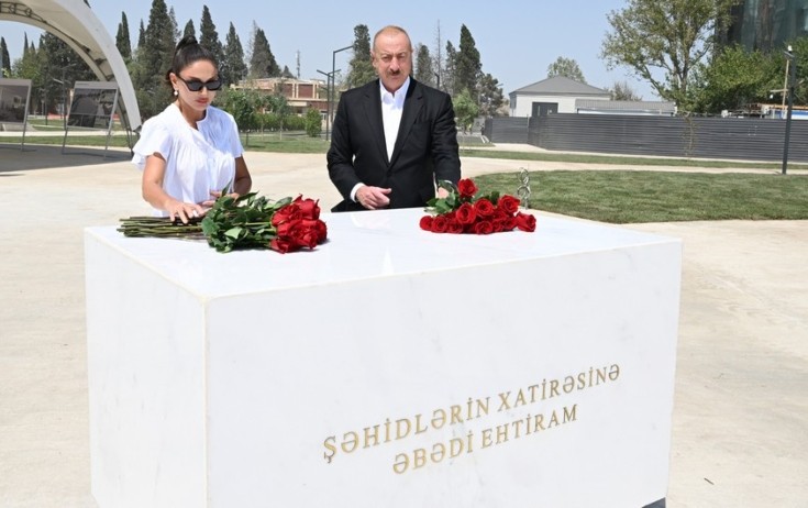 Prezident və xanımı Gәncә Memorial Kompleksində - Fotolar