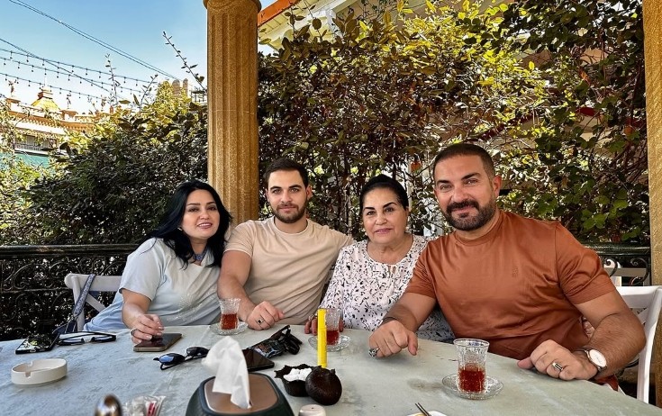 Rəşad Xalq artisti olan xalası və qızı ilə - Fotolar
