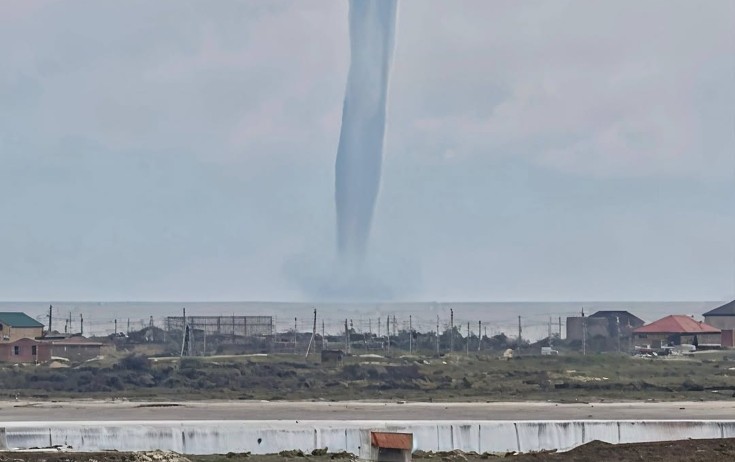 Xəzər dənizində tornado - Video