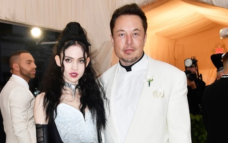 Elon Mask ilk dəfə 3 övladının anası olan müğənnidən danışdı
