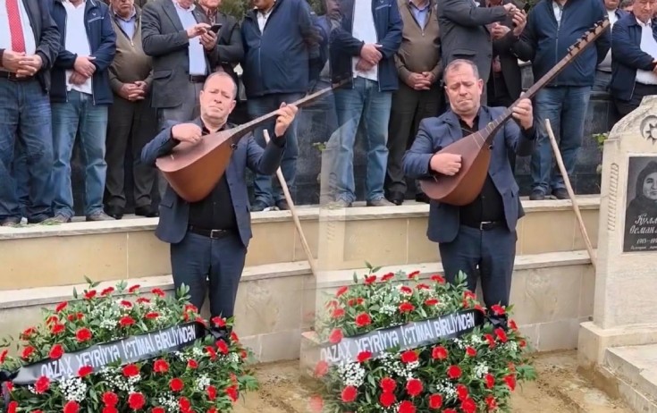 Məzarı başında "Ruhani" ifa etdilər - Video